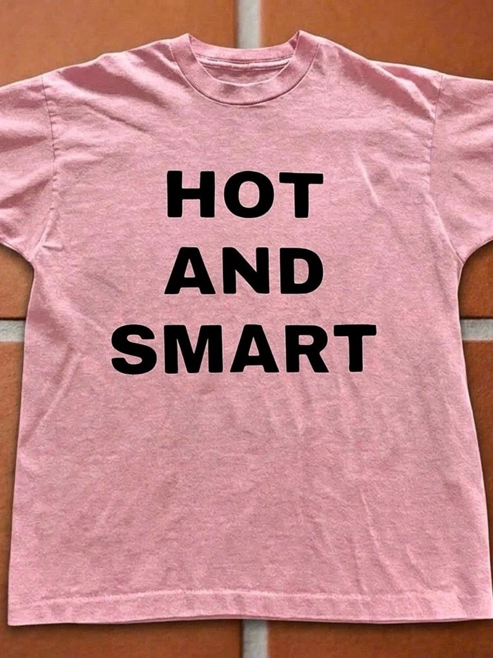 Hot and Smart Graphic Tee in Pink Like New
